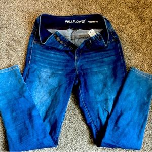 Wallflower sassy high rise skinny jeans size 11